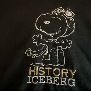 History Iceberg Peanuts Snoopy ShortSleeve Graphic T Shirt XL